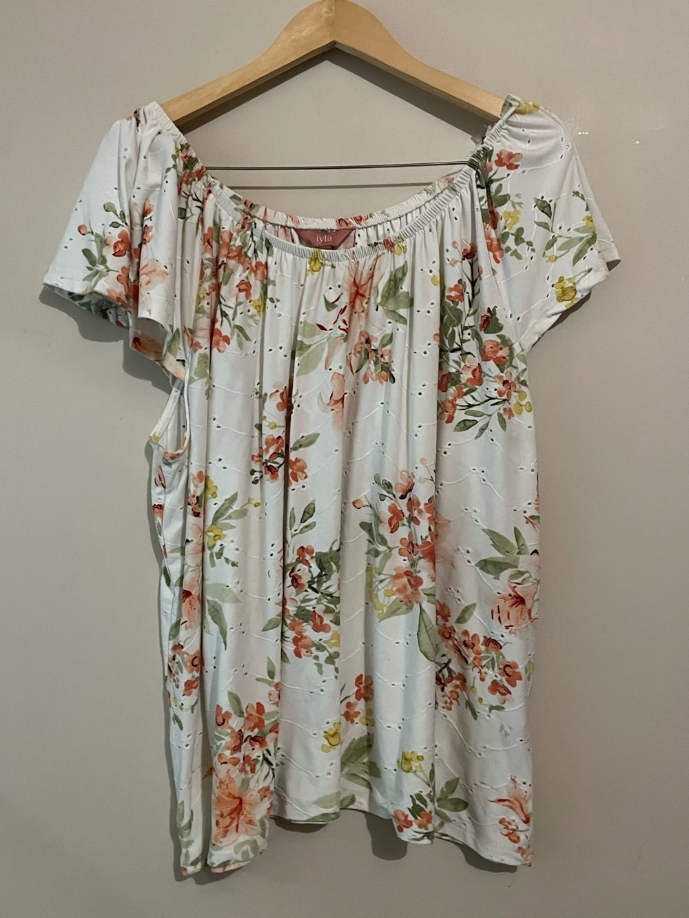 Iyla | Floral Capped Sleeve Top
